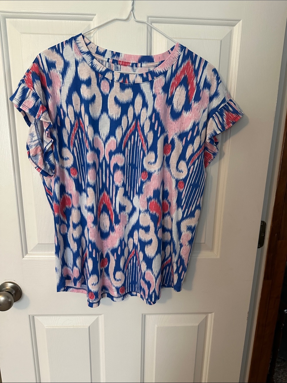 crown & ivy Blue, Pink & Red Abstract Ruffle Sleeve Tee